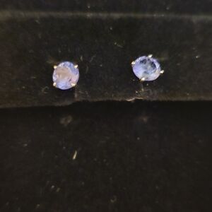 White gold Tazanite studs